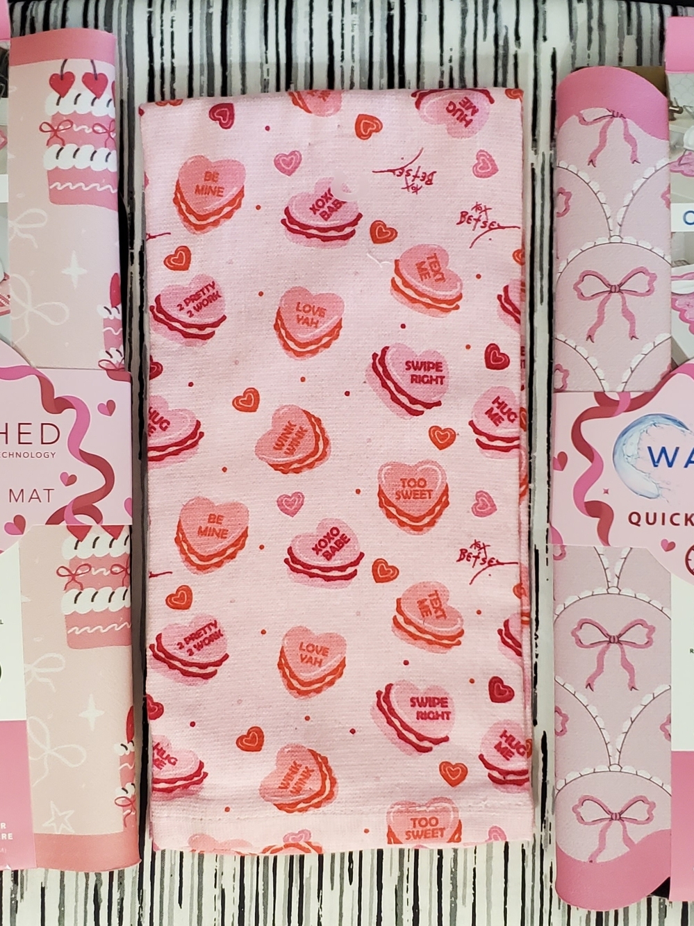 Betsey Johnson Towel with 2 Watershed Quick-Dry Dish Mats